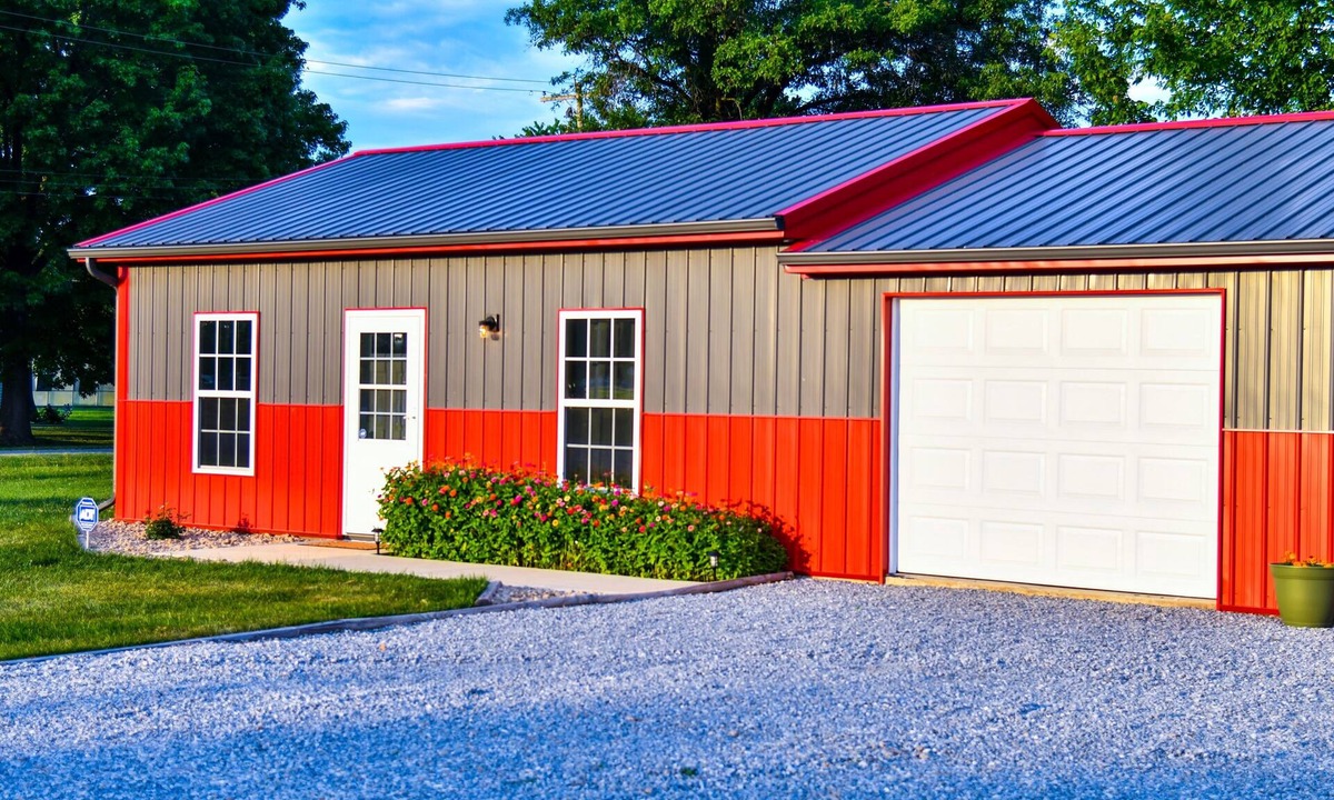 Richview House | Whistle Stop Bunkhouse with garage parking & patio