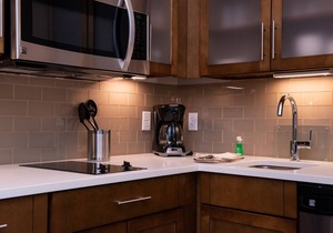 2 Bedroom Suite! Free Breakfast Buffet. Pool, Hot Tub & Waterslide Access.Close to Salt Palace Convention Center