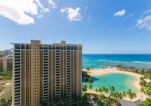 Awesome Ilikai Hotel, Views of the Duke Kahanamoku Lagoon and Waikiki Beach! Minutes away!