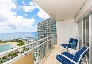 Awesome Ilikai Hotel One-Bedroom with Views of the Duke Kahanamoku Lagoon and Waikiki Beach! A