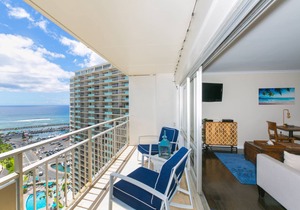 Awesome Ilikai Hotel One-Bedroom with Views of the Duke Kahanamoku Lagoon and Waikiki Beach! A