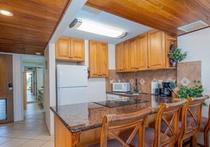 Beautiful, Remodeled First Floor Condo: 3 Steps to the Beach (HP104)