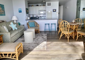 Book Your Maui Escape Now: Stunning Oceanfront Condo.