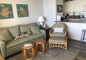 Book Your Maui Escape Now: Stunning Oceanfront Condo.