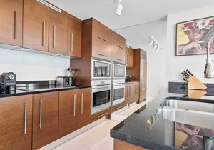Brickell Open-Concept Suite for Groups in Miami