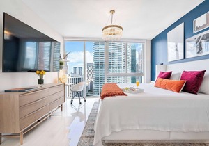 Brickell Open-Concept Suite for Groups in Miami