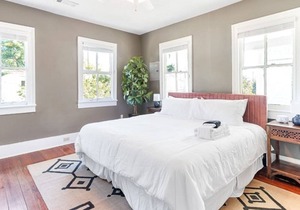 ✰ Central & Comfortable Downtown Home ✰