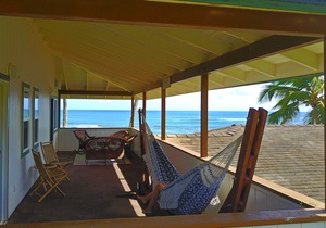 Coconut Cabana Stunning North Shore direct beach/ocean front home Waialua 30 nts