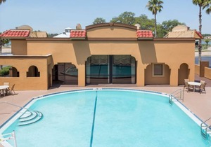 Experience A World of History! Near Historic Downtown, Onsite Pool in St. Augustine