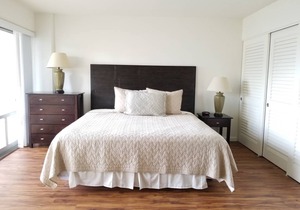 Fully renovated unit on the 12th Floor overlooking the mountains and the surrounding Waikiki area!