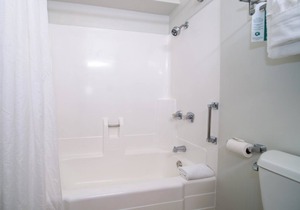 Fun for the Whole Family! 3 Poolside Units, Minutes to Iao Valley State Park!