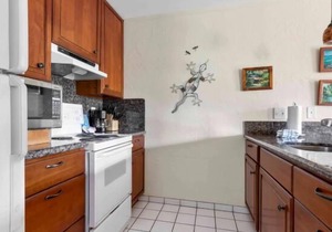Garden Island Escape! Perfect Vacation | Onsite Pool + Hot Tub