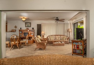 Ground-Floor Condo w/ Garden Patio & Shared Pool/Hot Tub/Tennis - Walk to Beach!