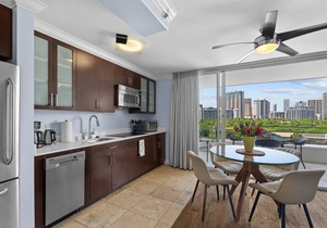 Heart of Waikiki With Partial Ocean View! Washlet! FREE Off-site Parking!