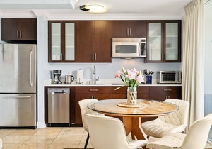 Heart of Waikiki With Partial Ocean View! Washlet! FREE Off-site Parking!