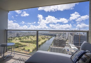 IC 43th Floor Studio with balcony to enjoy Mountain View