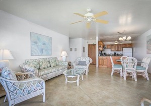 Keauhou Punahele B-107 Ground Floor, Spacious Lanai, Personal BBQ, VERY Quiet