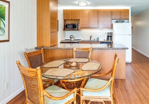 Leinaala Oceanfront #301 Oceanfront Views! A/C, wifi, Pool, Great Rates!
