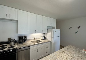Leinaala Oceanfront #303 Panoramic Ocean Front View, A/C Great Location, Pool