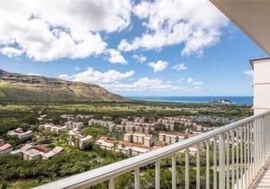 Makaha Valley One Bedroom Condo Ocean & Mountains Views, walk to the Beach