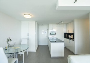 Modern 43rd Floor 1BD - Views of Panoramic Ocean & Diamond Head!