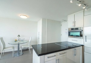 Modern 43rd Floor 1BD - Views of Panoramic Ocean & Diamond Head!