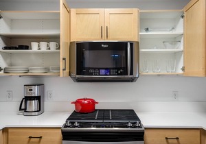 Modern Hollywood 1BR w/ Pool near Sunset Blvd by Blueground