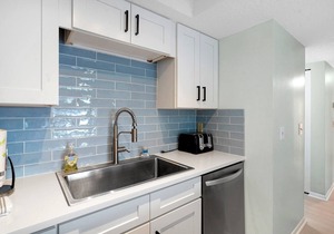 Ocean Villas 1: 3 bedroom 2 bath ground floor condo with 2 pools (1 heated) and