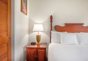 Oceanview Room Near Shopping & Dining with Easy Beach Access