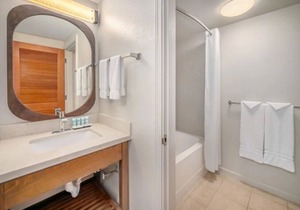 Oceanview Room Near Shopping & Dining with Easy Beach Access