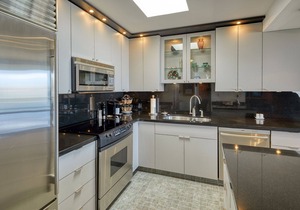 Penthouse oceanfront views of the jewel blue Pacific, whales, stunning sunsets
