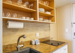 Penthouse Studio in Western Waikiki - convenient location, & stunning views!