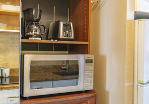 Penthouse Studio in Western Waikiki - convenient location, & stunning views!