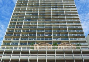 Penthouse Studio in Western Waikiki - convenient location, & stunning views!
