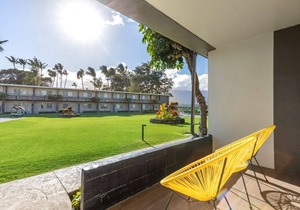 Perfect Family Vacation! 4 Poolside Units, Relax on the Nearby Ho’aloha Beach!