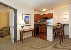 Pool, Hot Tub & Seasonal Waterslide Access. Great Location! Close to Salt Palace Convention Center