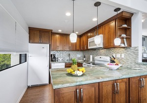 Punahele A301: Panoramic Views 3 Bed, 3 Bath Open Living Areas and Ocean Vistas