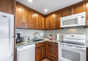 Punahele A301: Panoramic Views 3 Bed, 3 Bath Open Living Areas and Ocean Vistas