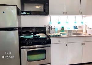 Rare 1 Bedroom Condo in at the Heart of Waikiki 2 blocks from the beach