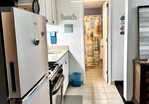 Rare 1 Bedroom Condo in at the Heart of Waikiki 2 blocks from the beach