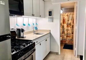Rare 1 Bedroom Condo in at the Heart of Waikiki 2 blocks from the beach