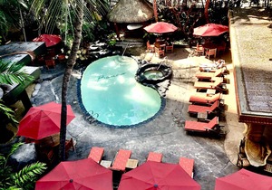 Rare 1 Bedroom Condo in at the Heart of Waikiki 2 blocks from the beach