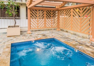 Studio with hardwood floors, ocean views - pool, hot tub, & sauna on-site