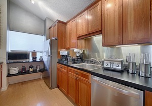 Tropical Garden Family Home - Sleeps 6 - Walk to Beach, BBQ, Hot Tub