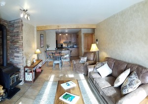 Tyra - True Ski In Ski Out, 732 sq ft with Spectacular Views. Stroll to town.