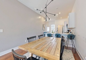 Upscale hideaway with rooftop deck - walk to Hillsboro Village & near downtown