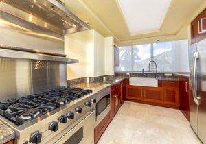 Welcome to Colony Surf #301! Beautiful corner unit on the Gold Coast!