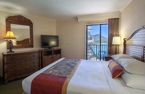 Waikiki Hotel | 3 Great Units Just Steps to the Beach, Dining, Spa, Diamond Head, Iolani Palace