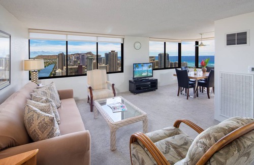 Waikiki Condo | 98 m² Condo ∙ 2 bedrooms ∙ 6 guests