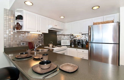 Waikiki Condo | Absolutely Oceanfront - Free Parking - Full Kitchen- full disability access.